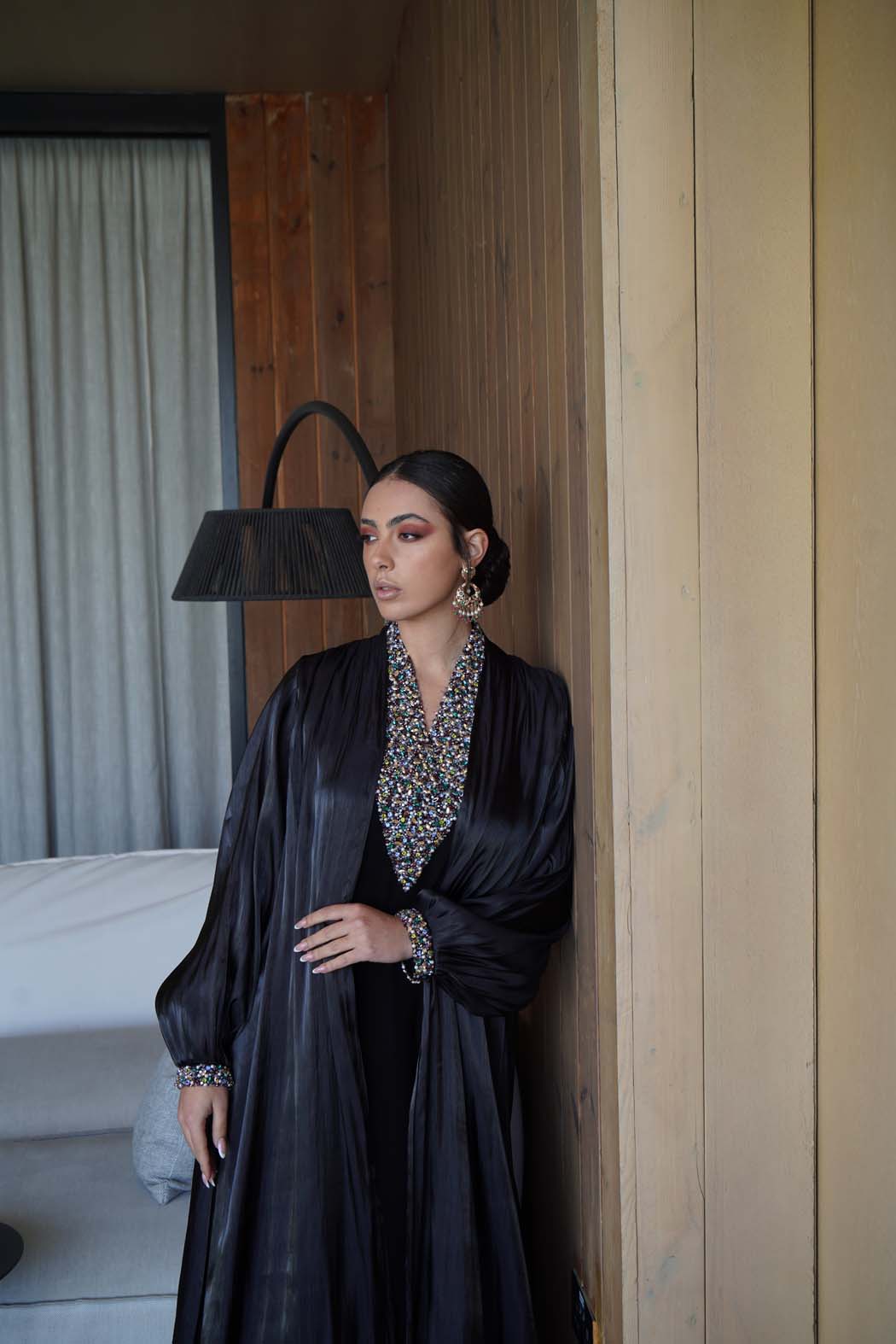 The Black Abaya – A Timeless Icon of Elegance