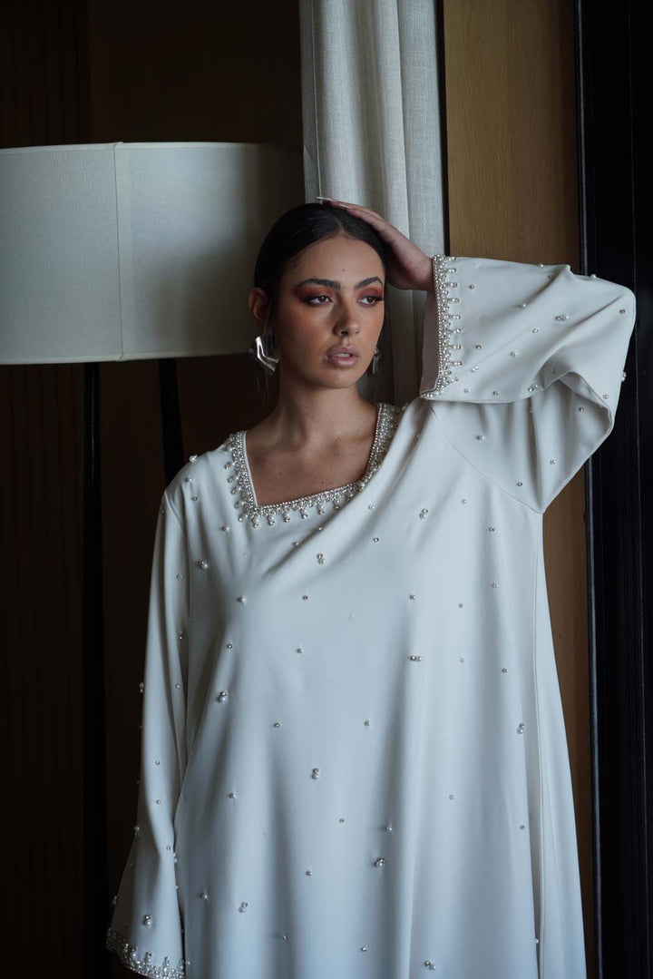 Elegant Pearl-Embellished Off-White Jalabiya