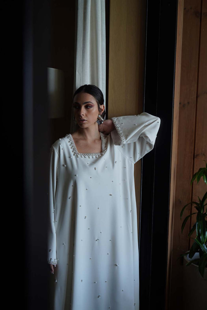 Elegant Pearl-Embellished Off-White Jalabiya